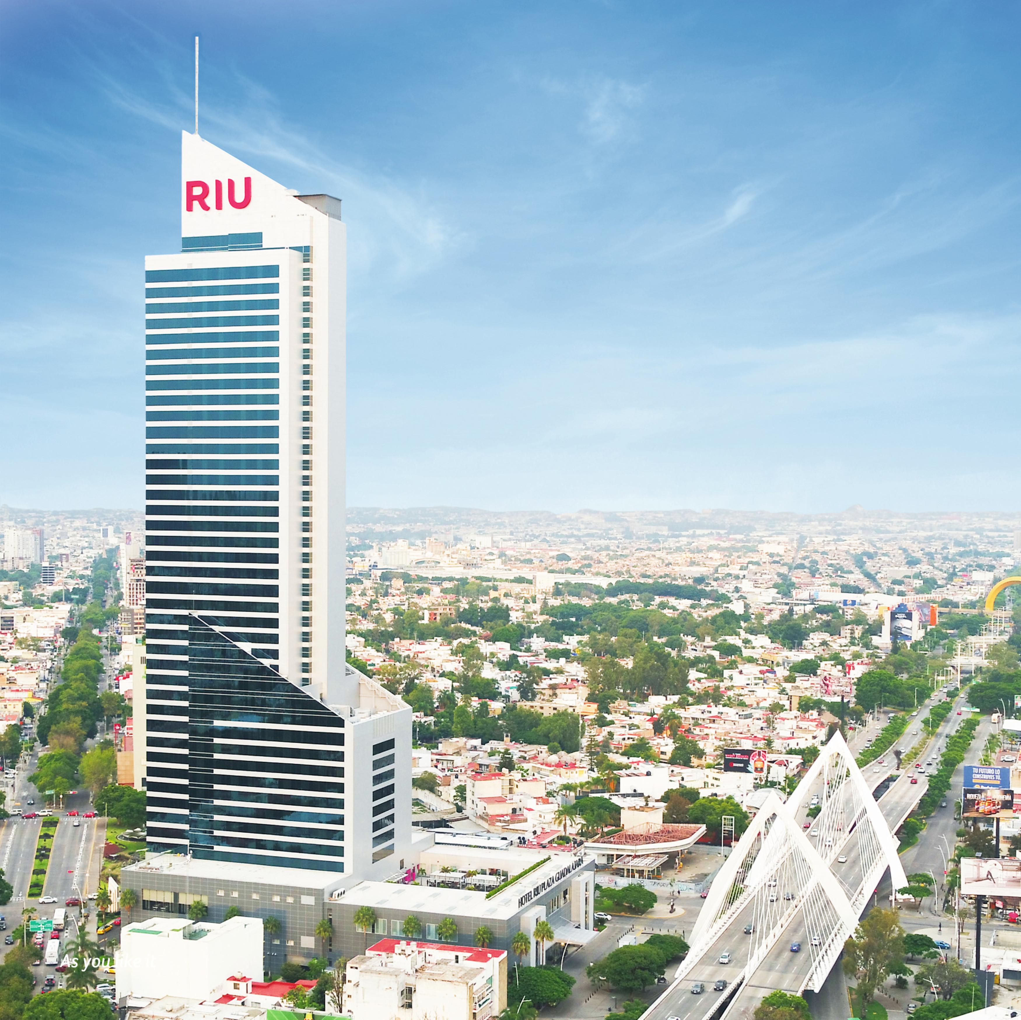 Отель Riu Plaza Гвадалахара Экстерьер фото