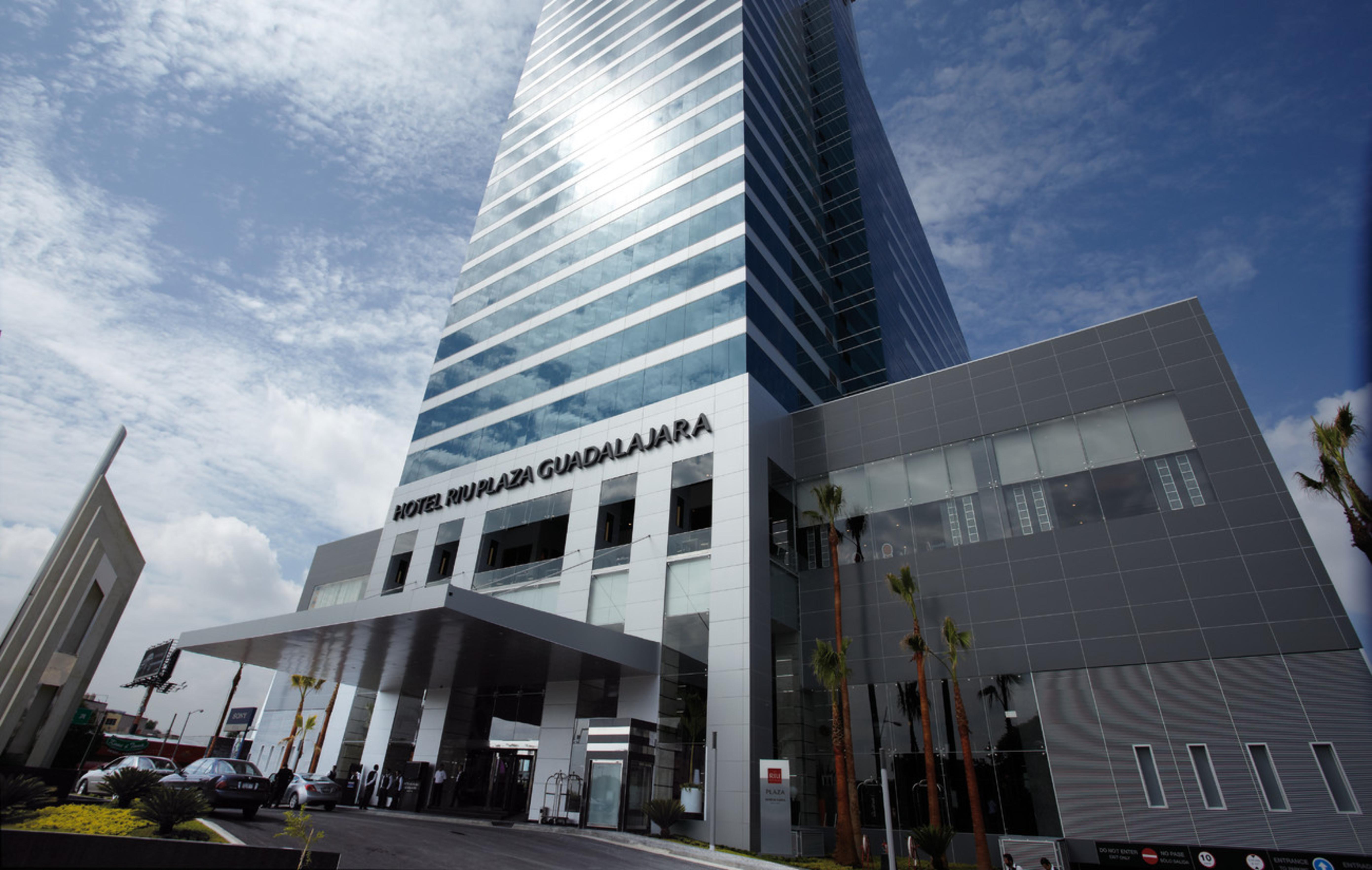 Отель Riu Plaza Гвадалахара Экстерьер фото