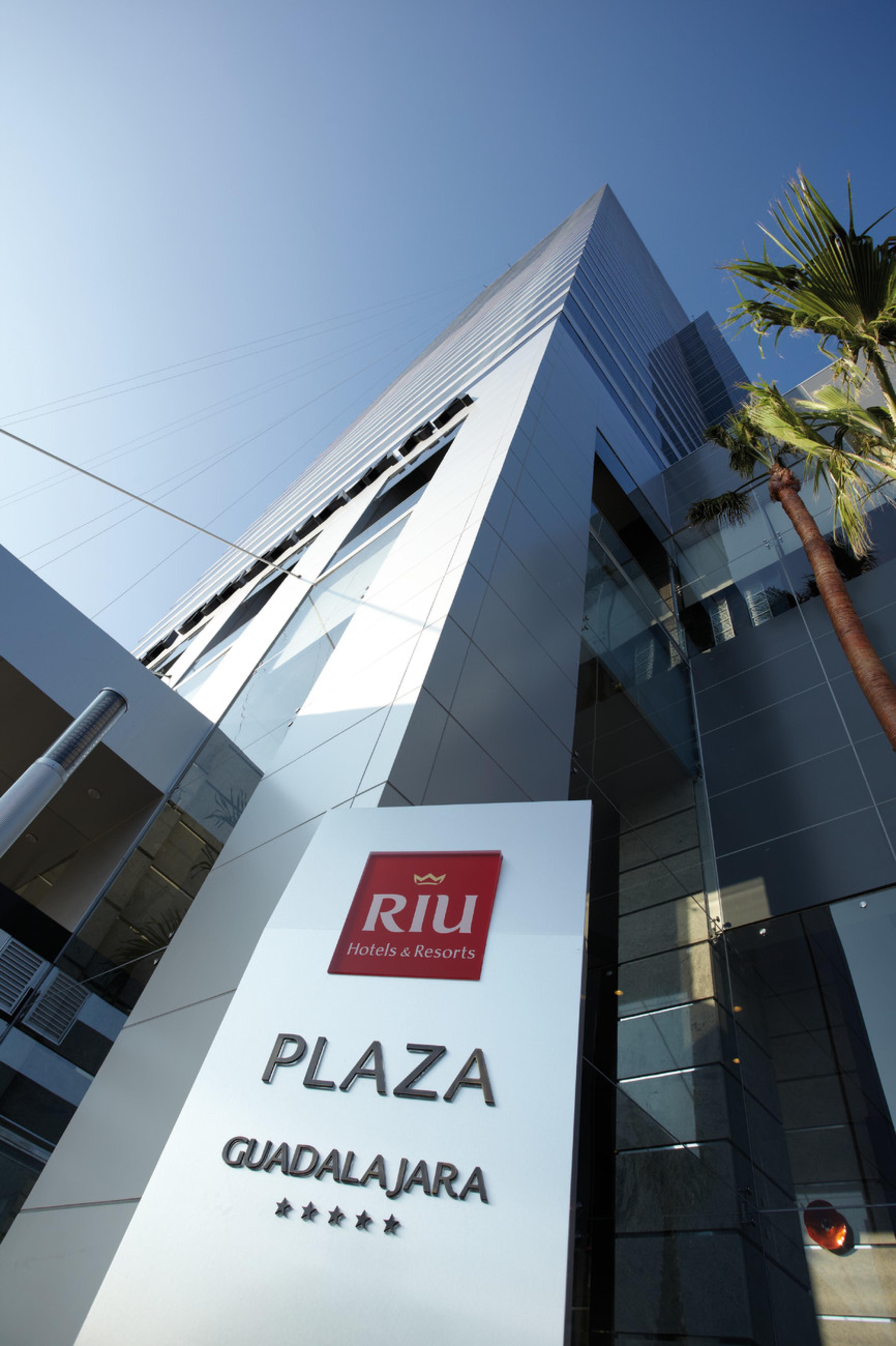 Отель Riu Plaza Гвадалахара Экстерьер фото