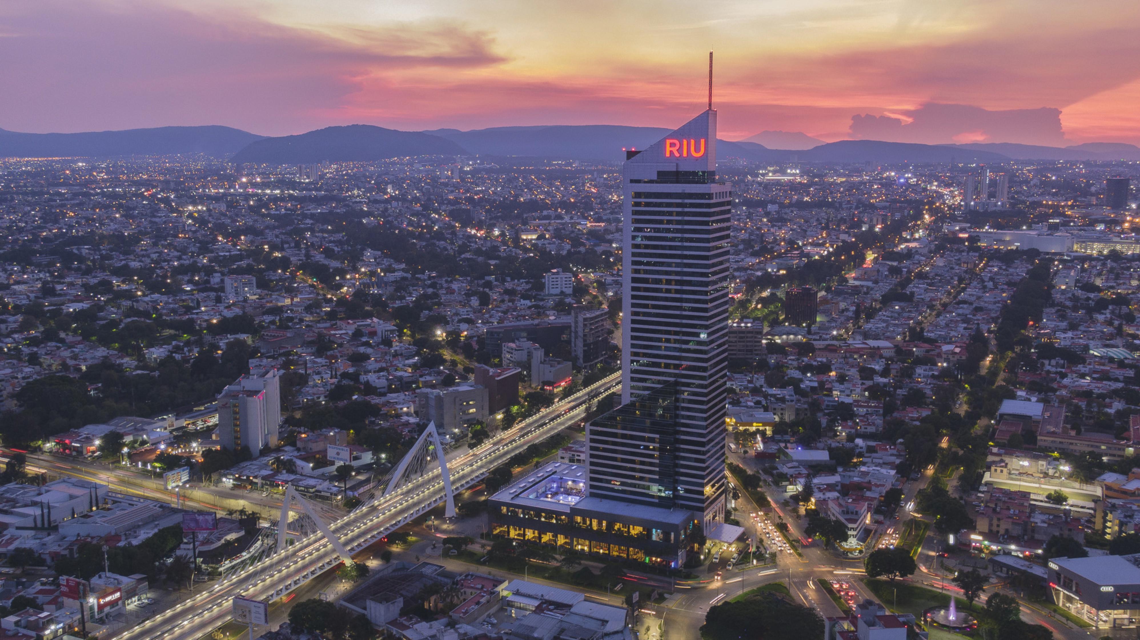 Отель Riu Plaza Гвадалахара Экстерьер фото