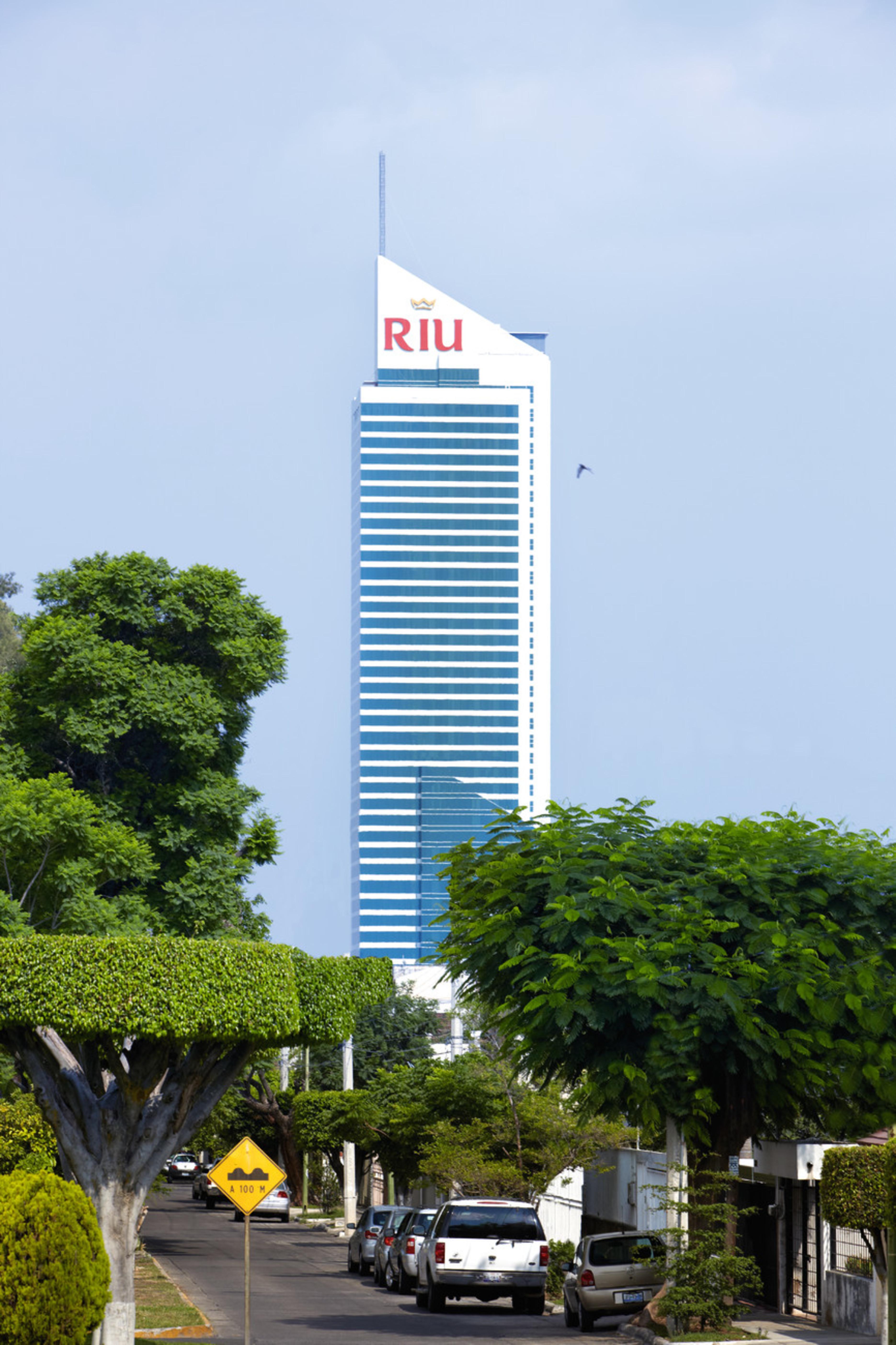 Отель Riu Plaza Гвадалахара Экстерьер фото