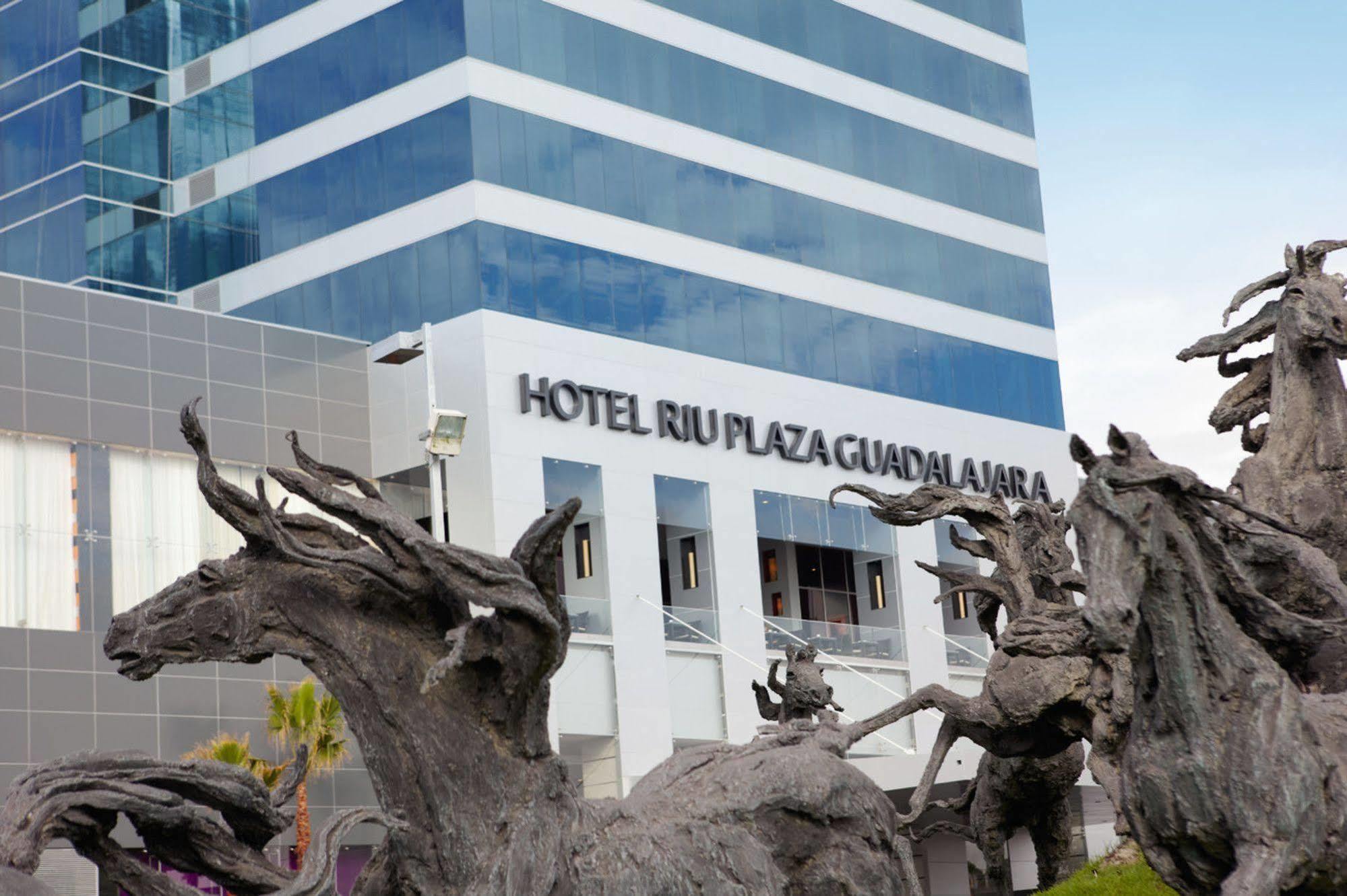 Отель Riu Plaza Гвадалахара Экстерьер фото